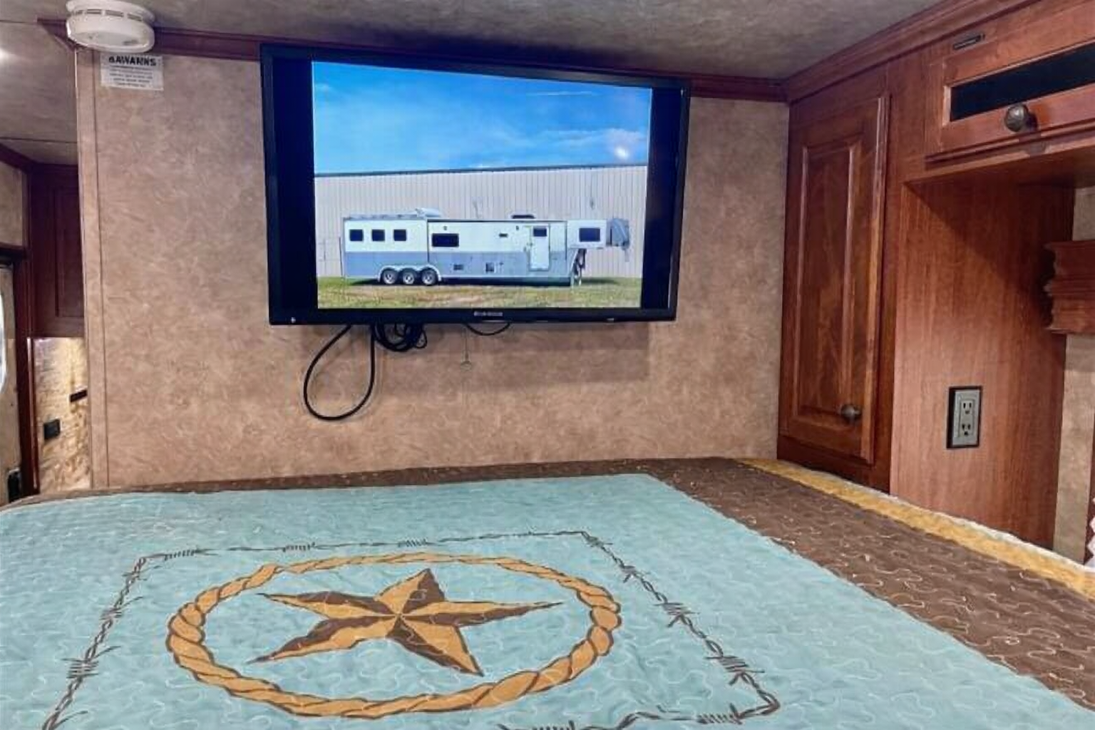 Used Gooseneck Horse Trailer - Image 3