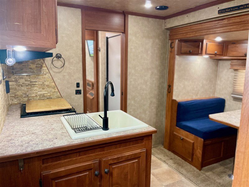 Used Gooseneck Horse Trailer - Image 20