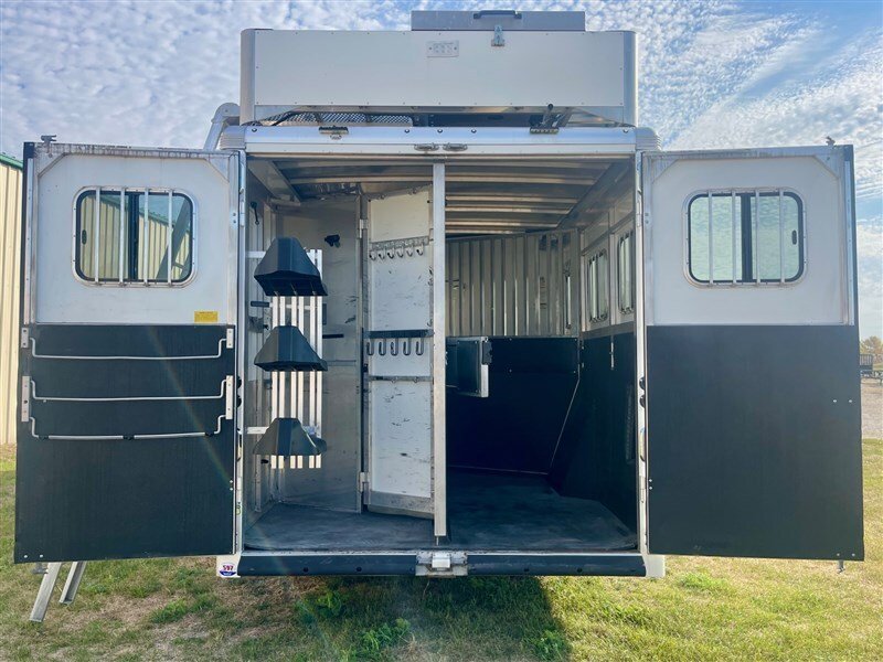 Used Gooseneck Horse Trailer - Image 9