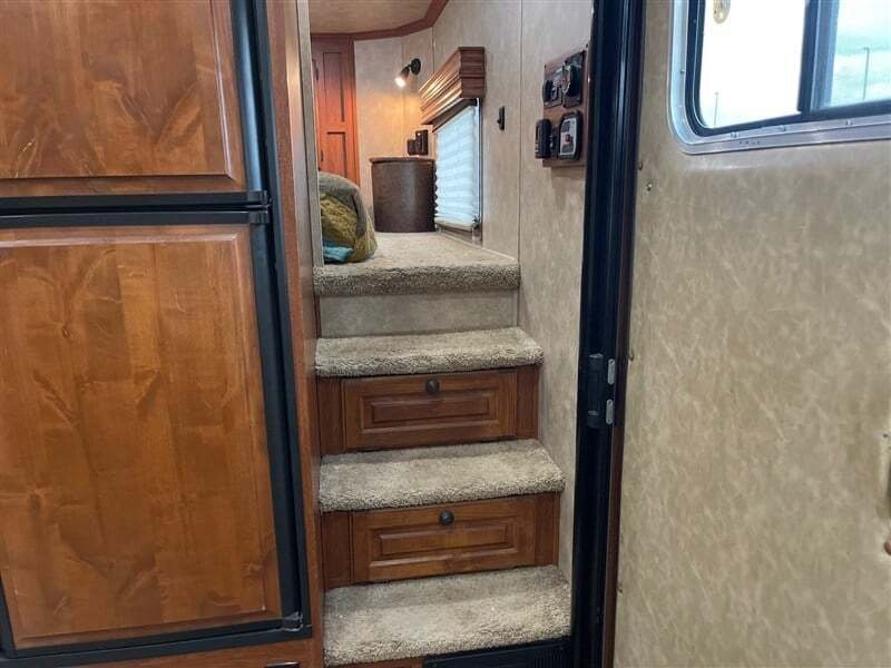 Used Gooseneck Horse Trailer - Image 12