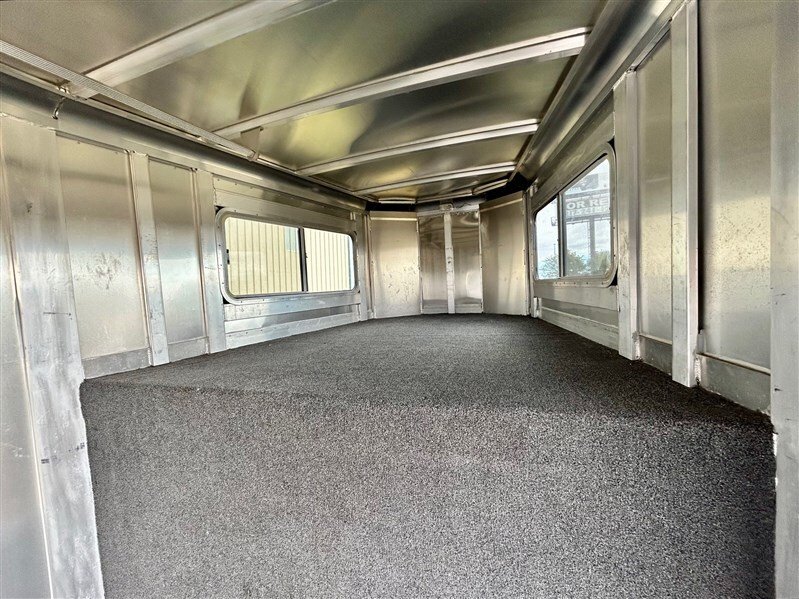 Used Gooseneck Horse Trailer - Image 15