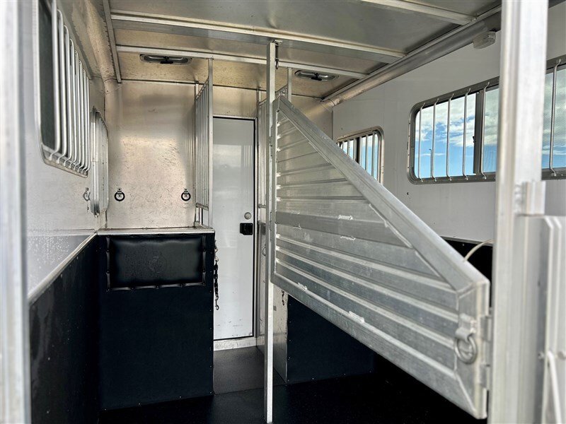 Used Gooseneck Horse Trailer - Image 14