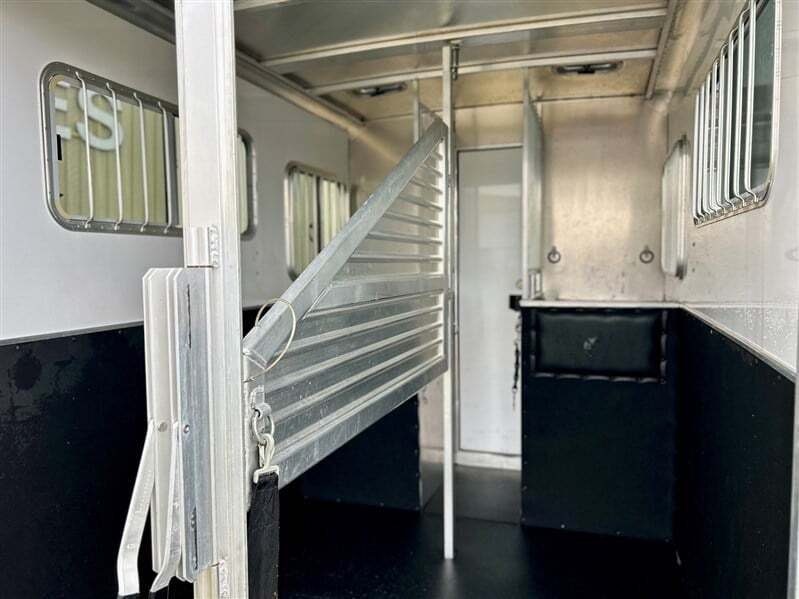 Used Gooseneck Horse Trailer - Image 13