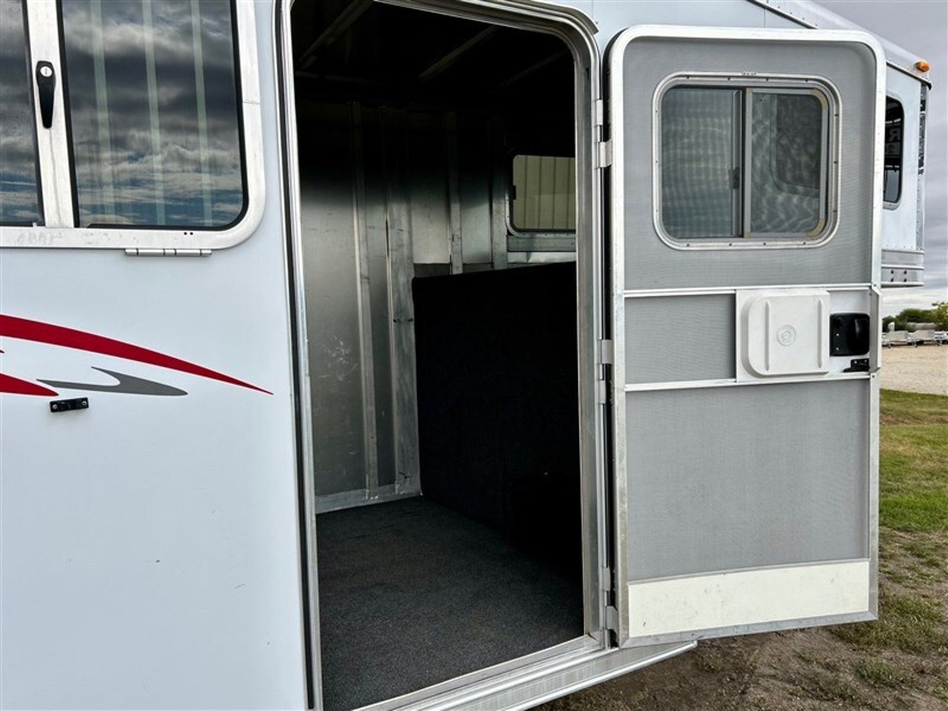 Used Gooseneck Horse Trailer - Image 9