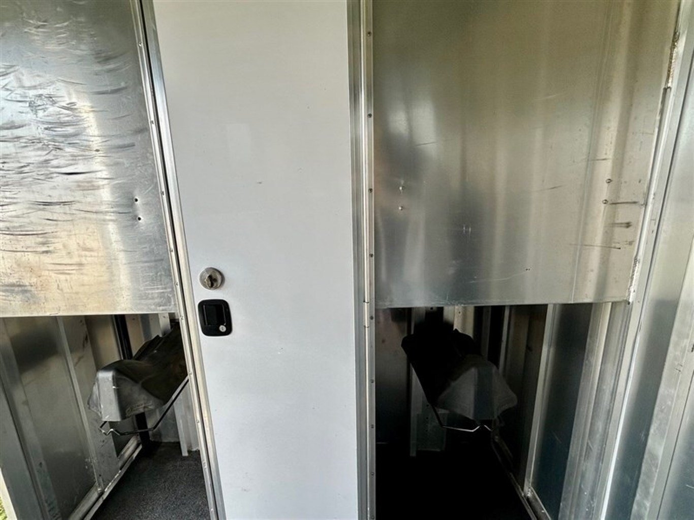 Used Gooseneck Horse Trailer - Image 3